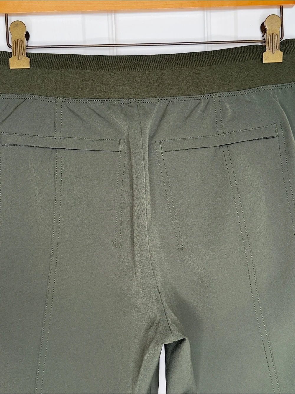 Athleta Endless High Rise Cargo  Pants in Aspen Olive Size 6 - Picture 7 of 15